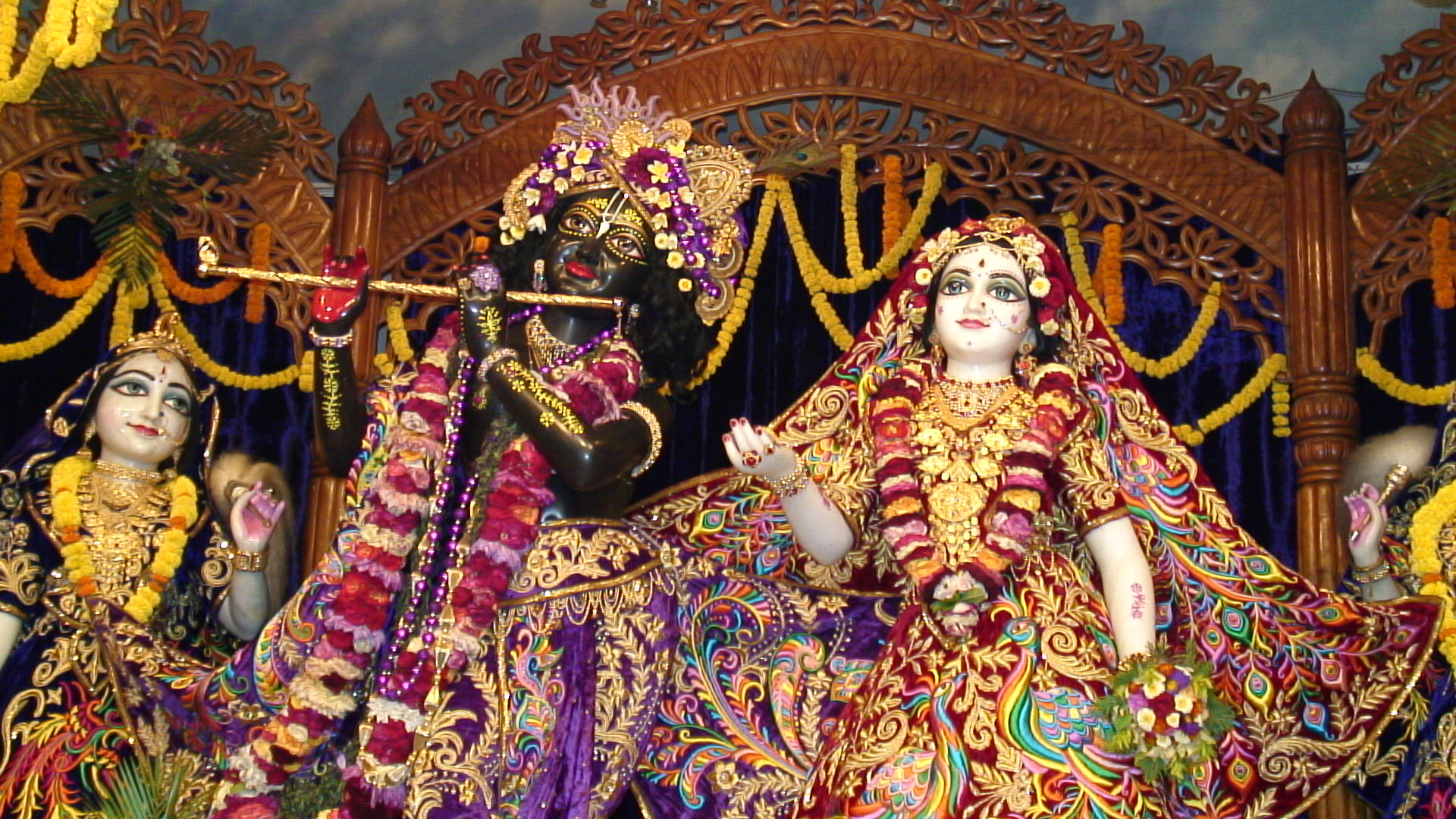 Radha_Krishna_ISKCON_Mayapur