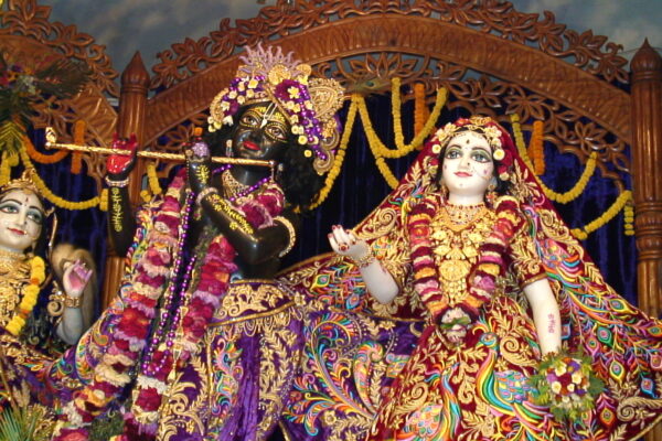 Radha_Krishna_ISKCON_Mayapur